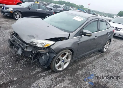 2013 Ford Focus Titanium из США, поврежденный, VIN 1FADP3J24DL317997